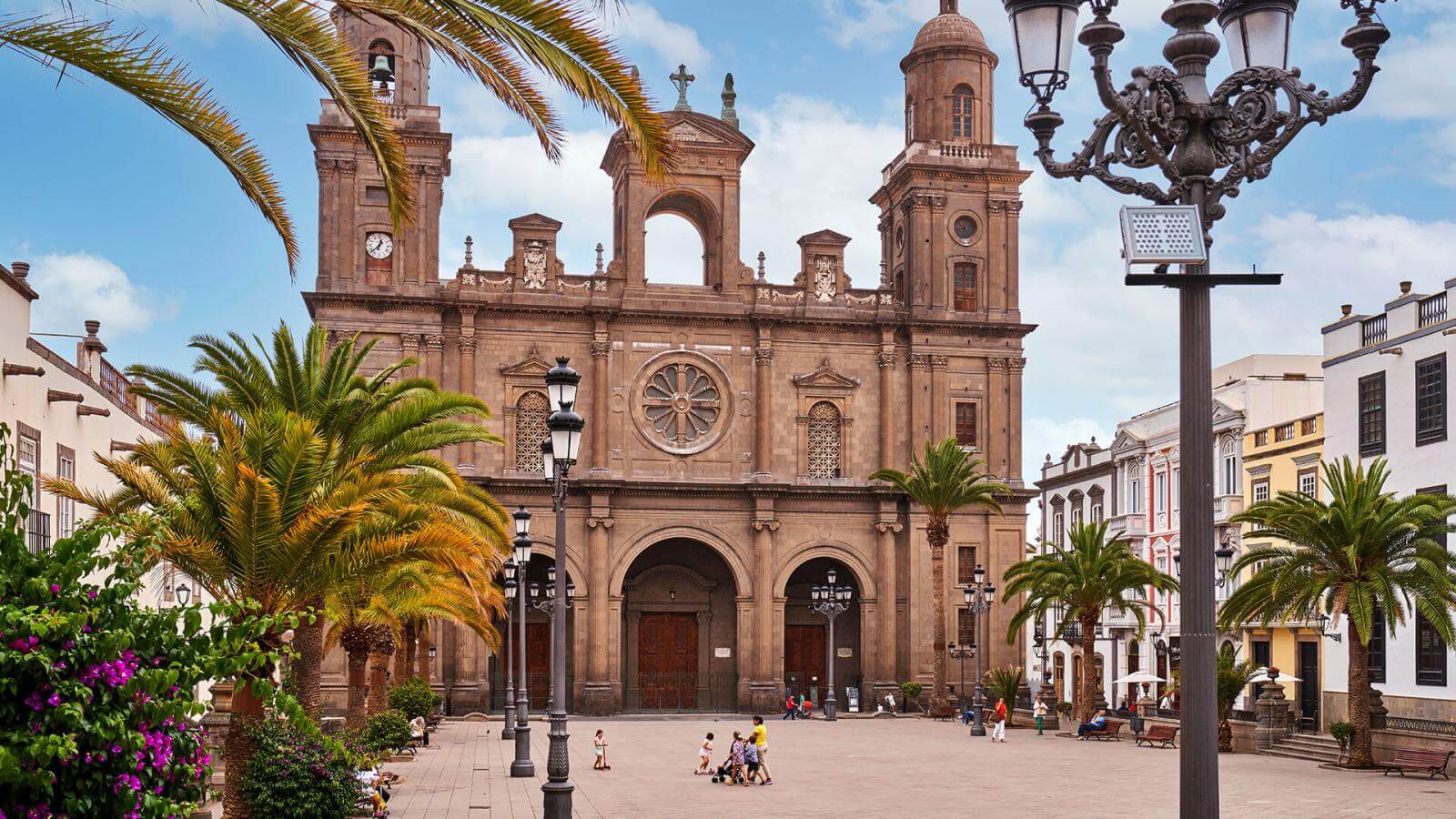 Historic route from the Port of Las Palmas to Triana and Vegueta - Hello Canary Islands