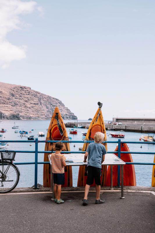 La Gomera. Playa de Vueltas. Tablas de surf