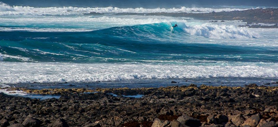 Surfing the left wave of La Santa + Surfing spots in Lanzarote 