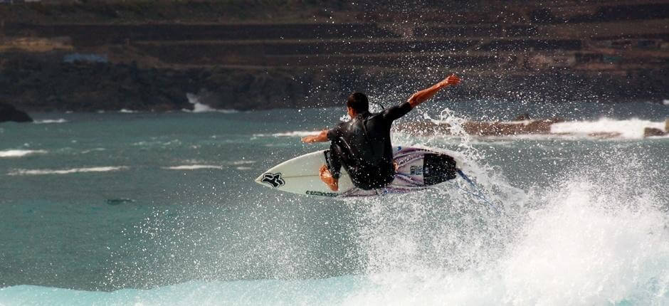 Surfing the Lloret right Surf spots in Gran Canaria