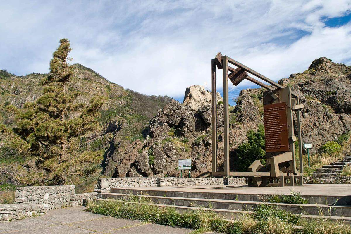 Monumento a los Fallecidos en el Incendio de 1984