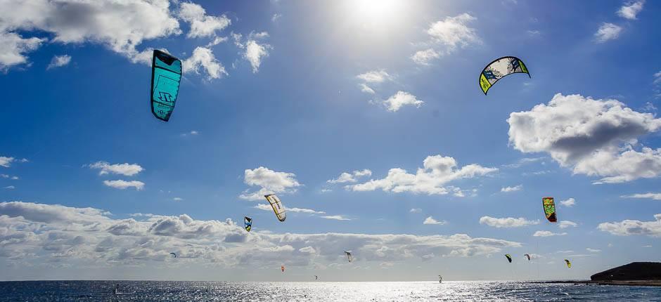 Kitesurf on El Médano beach, Kitesurfing spots in Tenerife