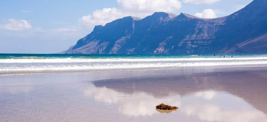 Kitesurfing on Famara beach + Kitesurfing spots of Lanzarote 