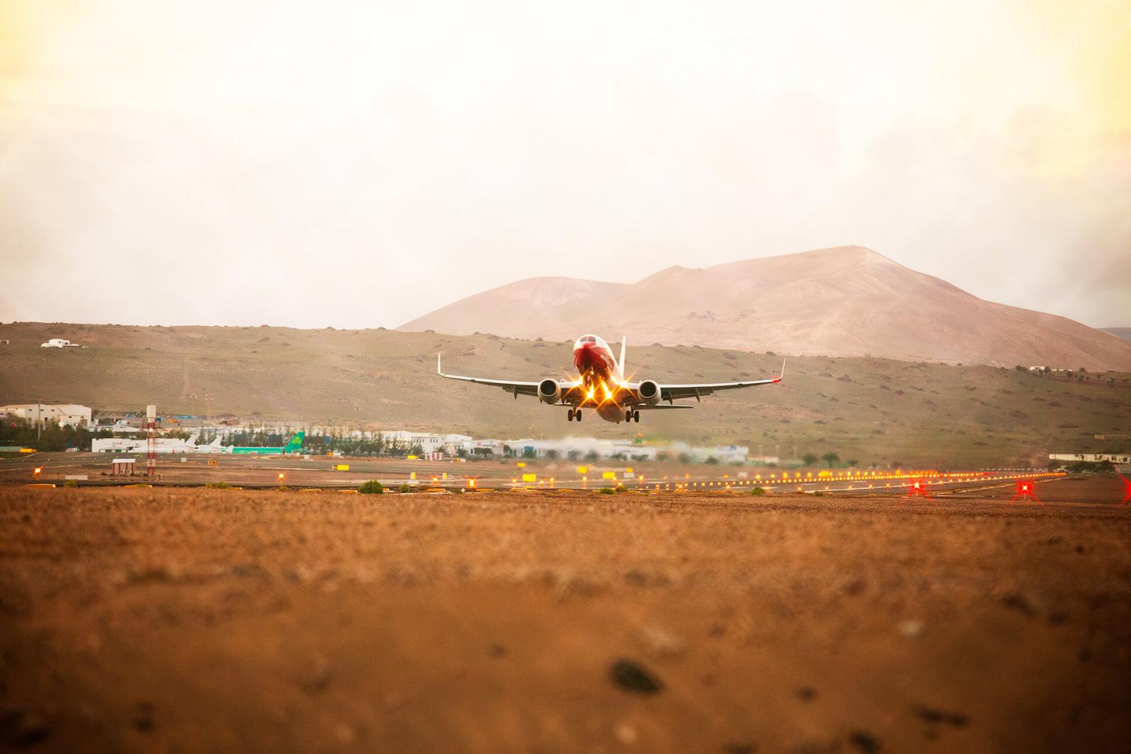 avion-despegando-lanzarote