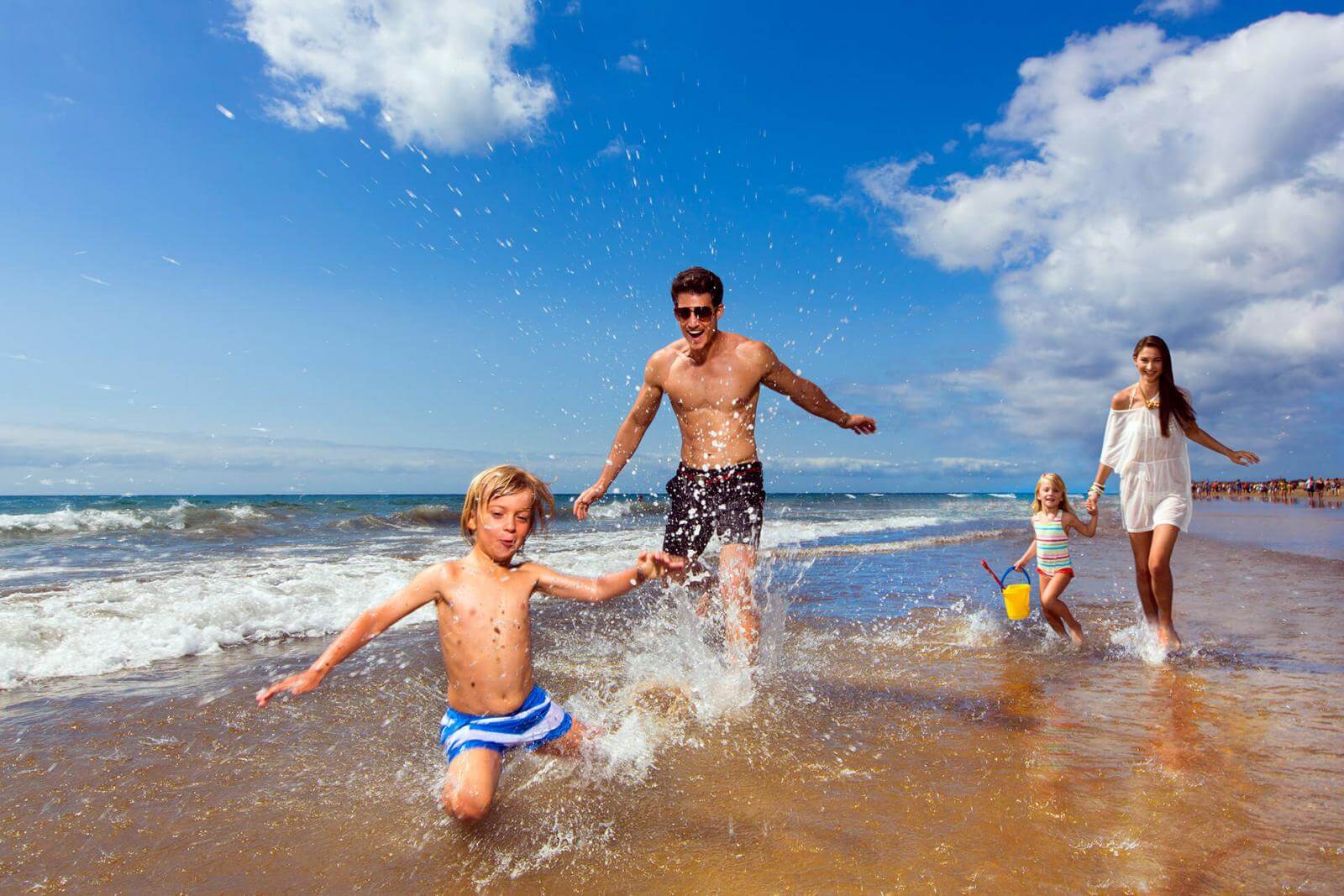 familia-niños-playa-de-maspalomas