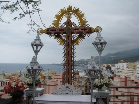 CRUZ DE LA      ENCARNACION