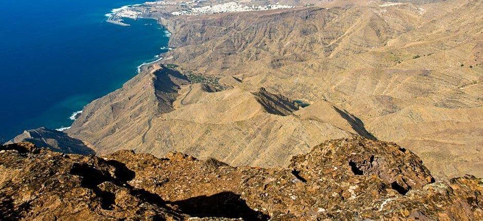 Climbing in Tamadaba Climbing in Gran Canaria