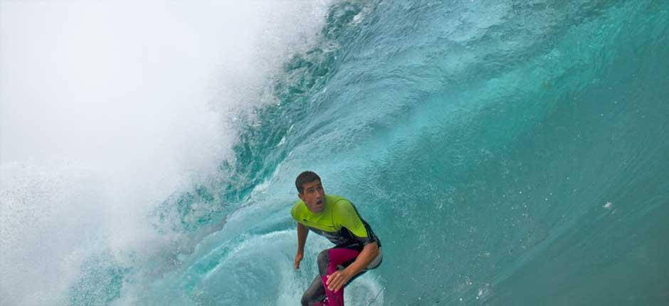 Surfing the left wave of La Santa + Surfing spots in Lanzarote 