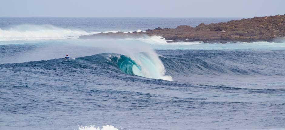 Surfing the left wave of La Santa + Surfing spots in Lanzarote 