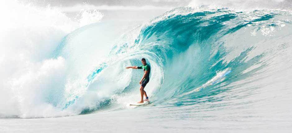 Surfing the left wave of La Santa + Surfing spots in Lanzarote 