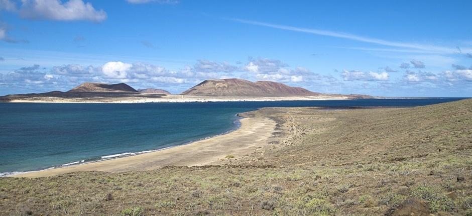 Playa Bajo el Risco (Under the Risco Beach). Unspoilt beaches in Lanzarote 
