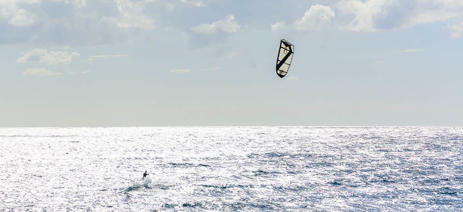 Kitesurf on El Médano beach, Kitesurfing spots in Tenerife